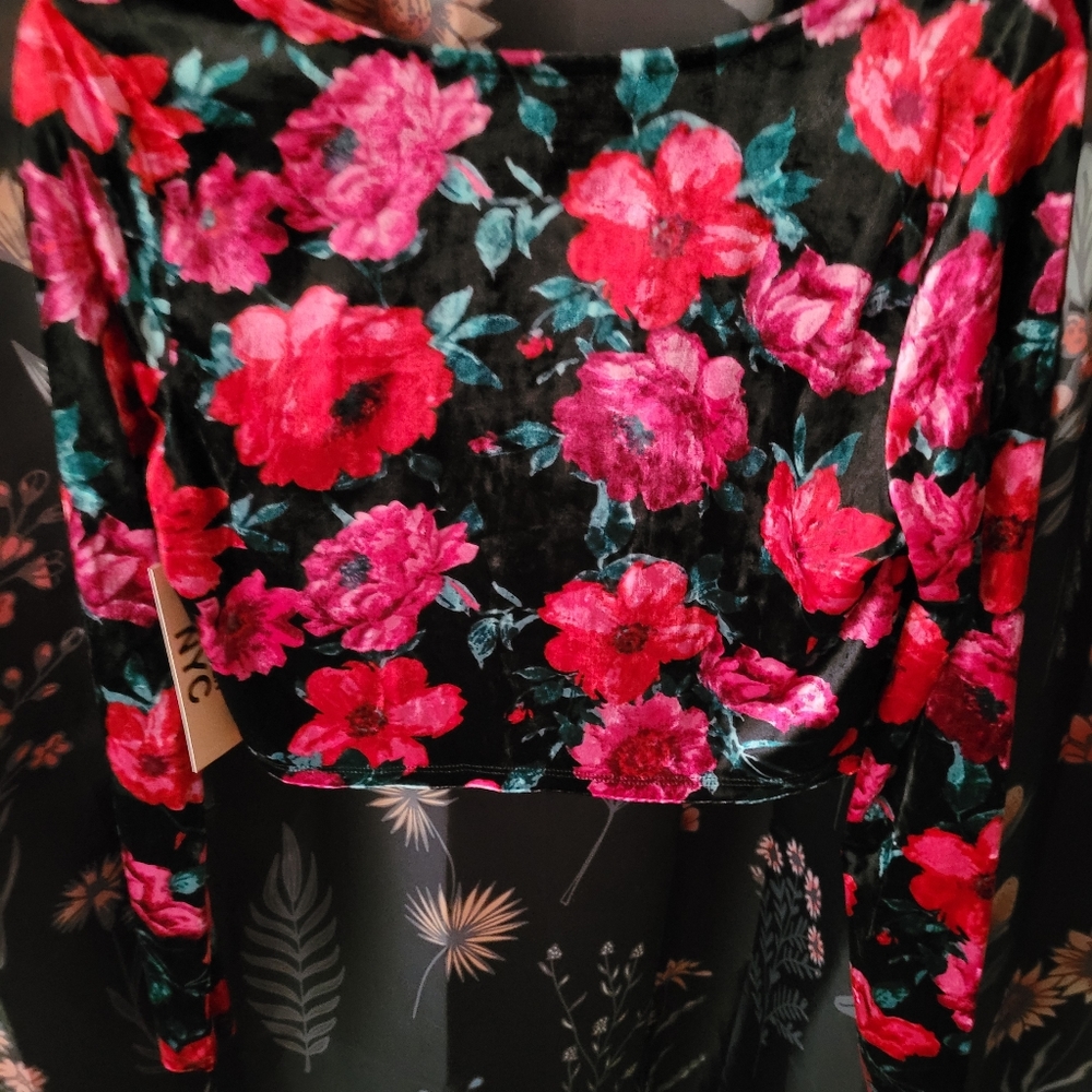 Top - Picture 2 of 2